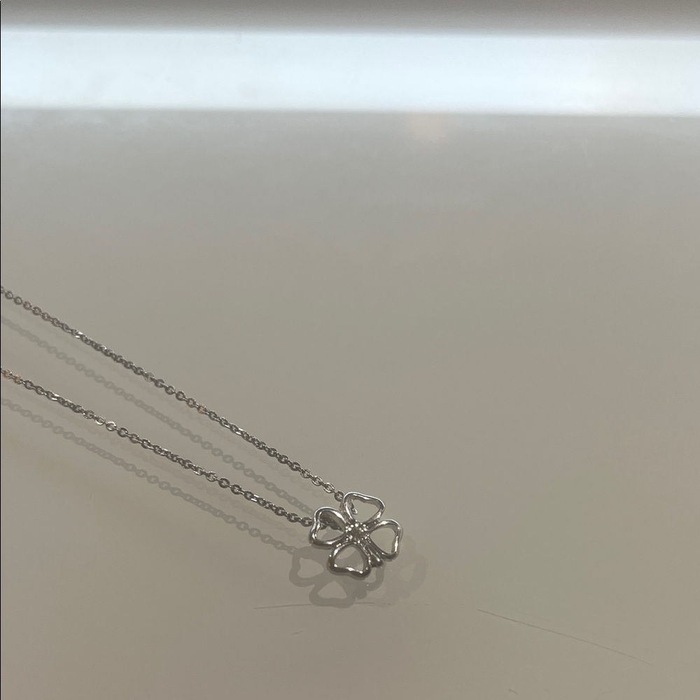 Elegant Silver 4 leaf clover Pendant Necklace